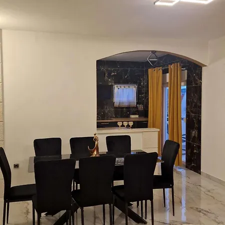 Family Friendly With A Swimming Pool Okrug Gornji, Ciovo - 23007 *